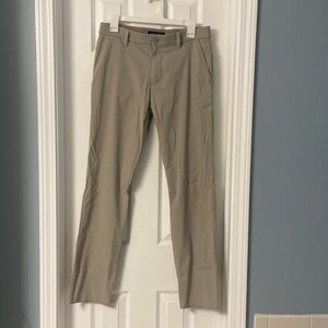 Men’s Tommy Hilfiver lightweight khaki pants. 30x32